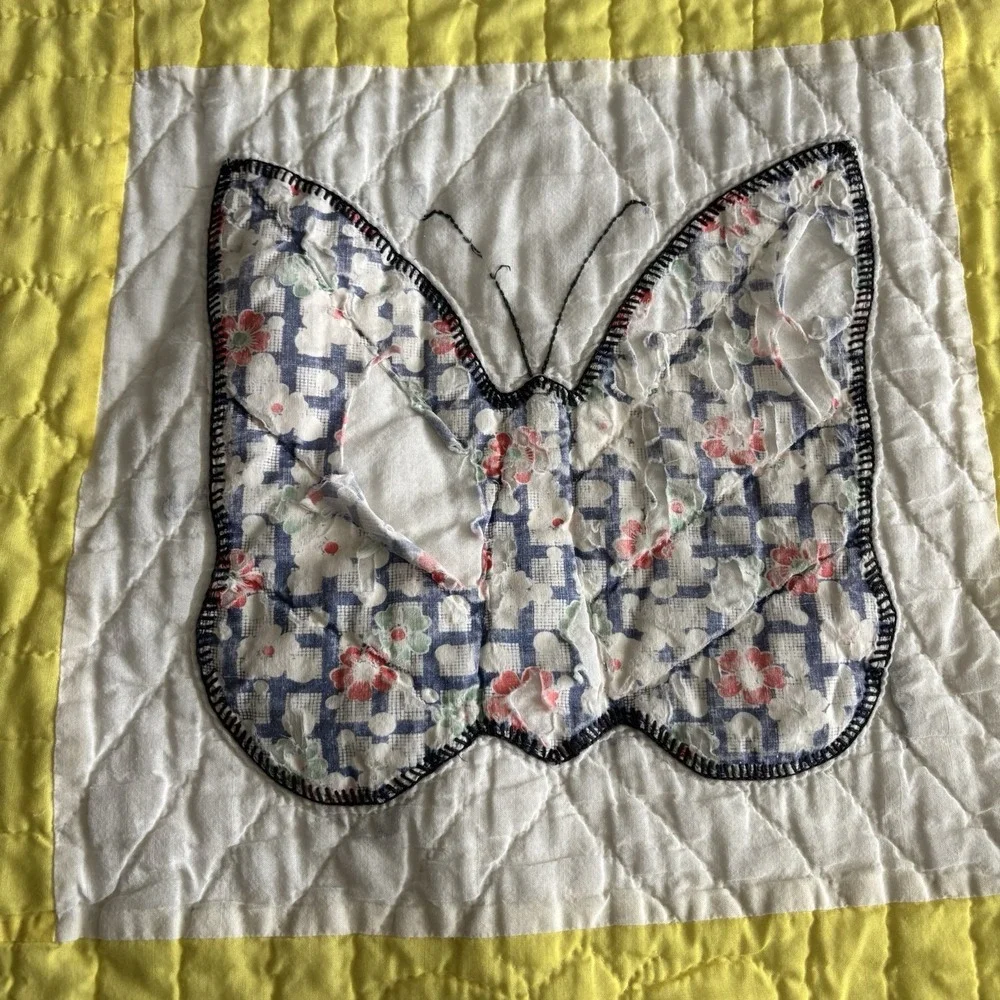 VTG Handmade Quilt Butterfly Appliqué 96 X 70‎ Light Yellow Frame - READ